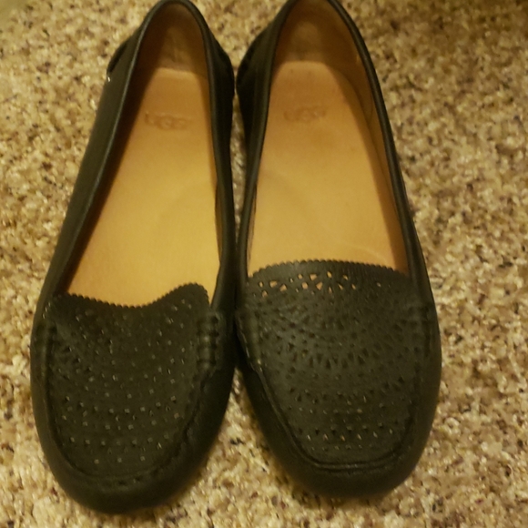 Shoes - Ugg flats
